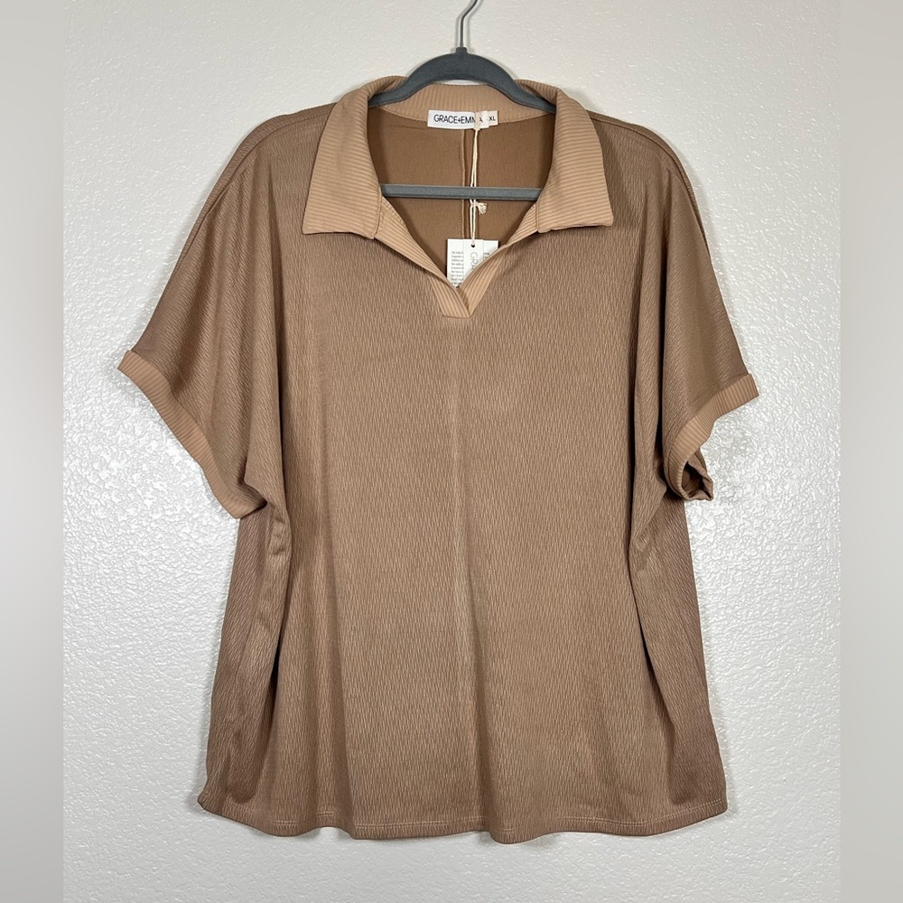 Tan textured women’s polo top, size XL